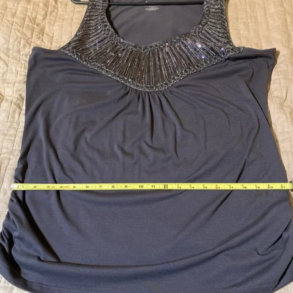 Lane Bryant size 18/20 sleeveless, gray, sequined top with ruched sides. - Picture 4 of 5